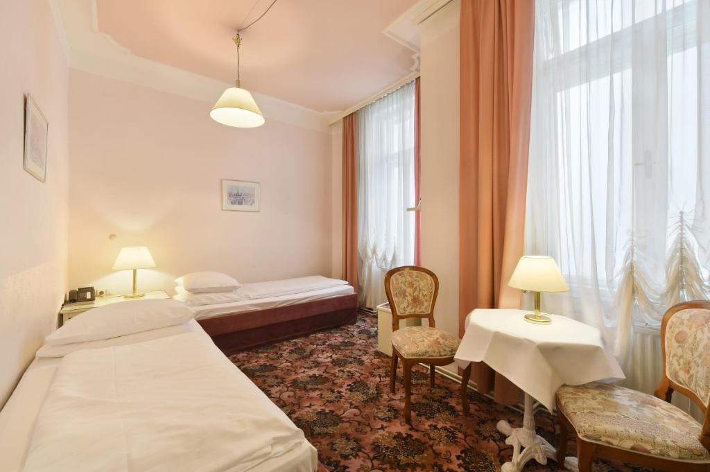 Postel nebo postele na pokoji v ubytování Hotel Pension Baronesse