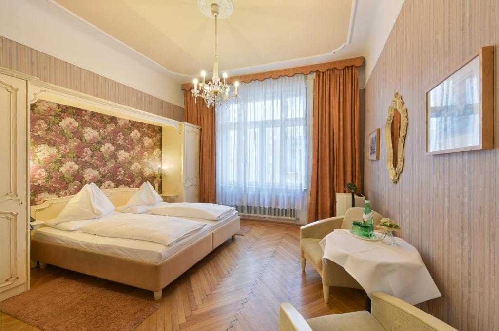 Postel nebo postele na pokoji v ubytování Hotel Pension Baronesse