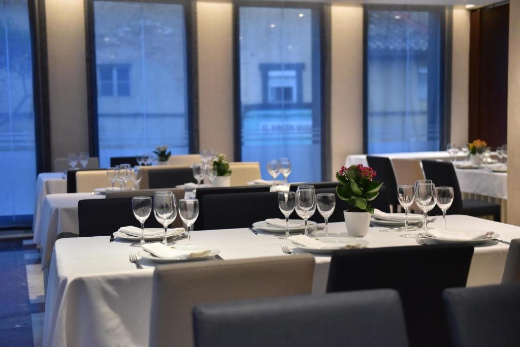 Restaurace v ubytování Hotel Pedro I De Aragon 4 Estrellas SUPERIOR