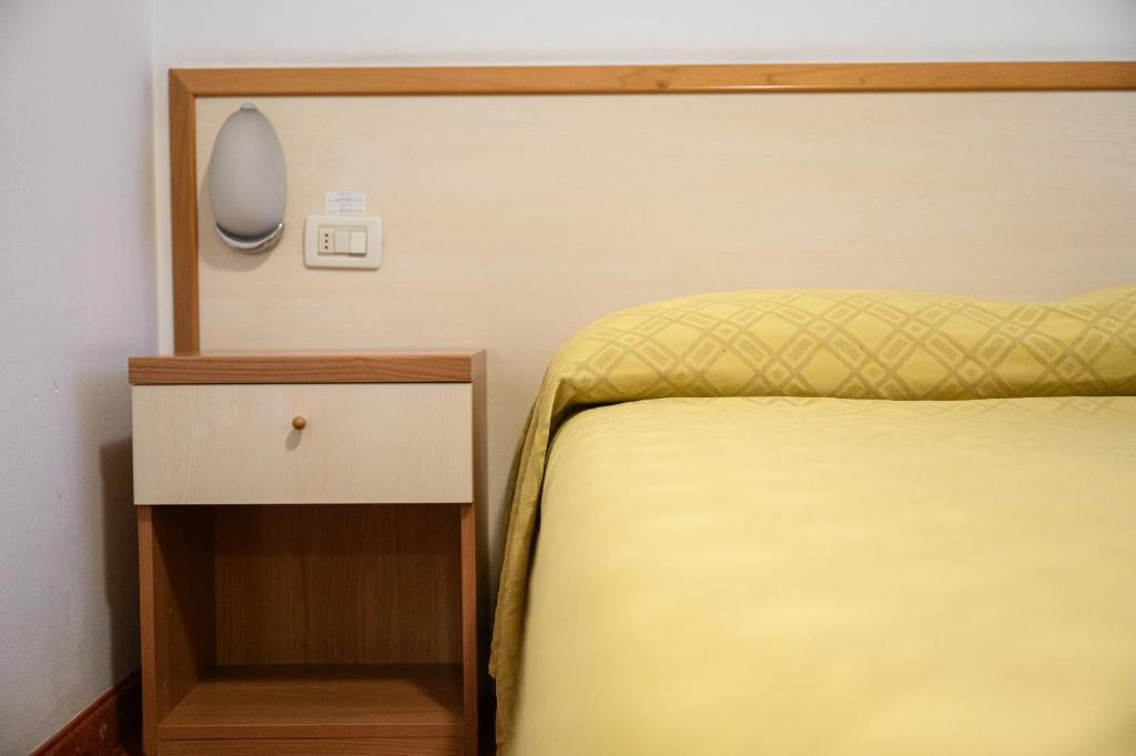 Postel nebo postele na pokoji v ubytování Hotel Due Ragni e Ristorante