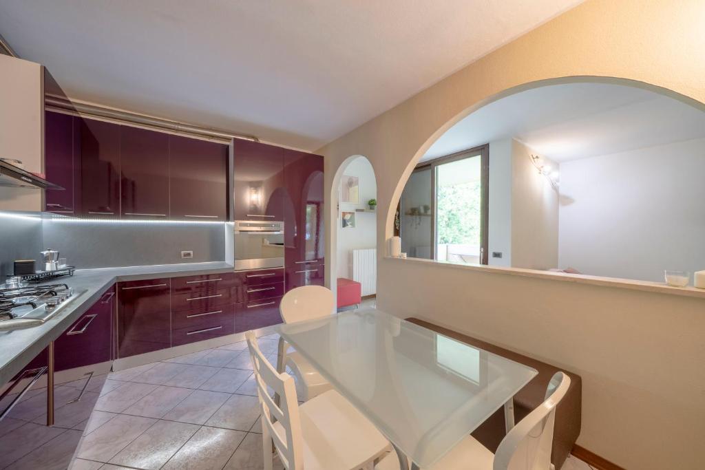 Kuchyň nebo kuchyňský kout v ubytování Lake Como 10 min - Terrace with Lake View - Wifi