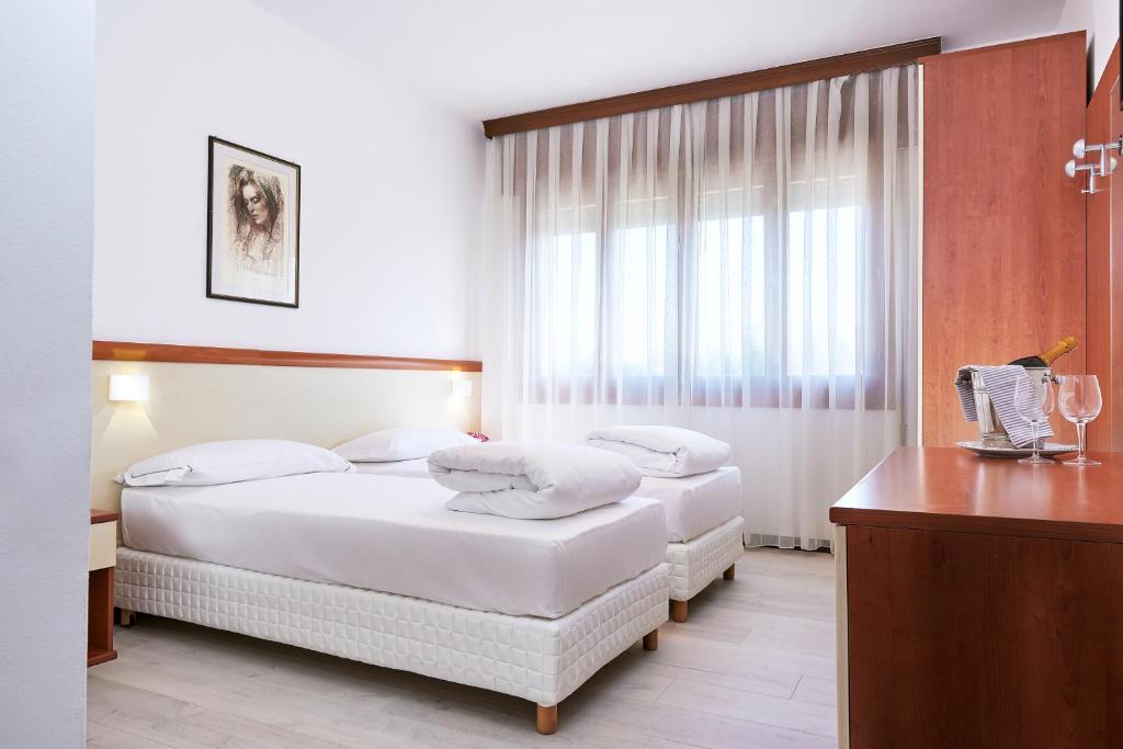Postel nebo postele na pokoji v ubytování Hotel Due Ragni e Ristorante