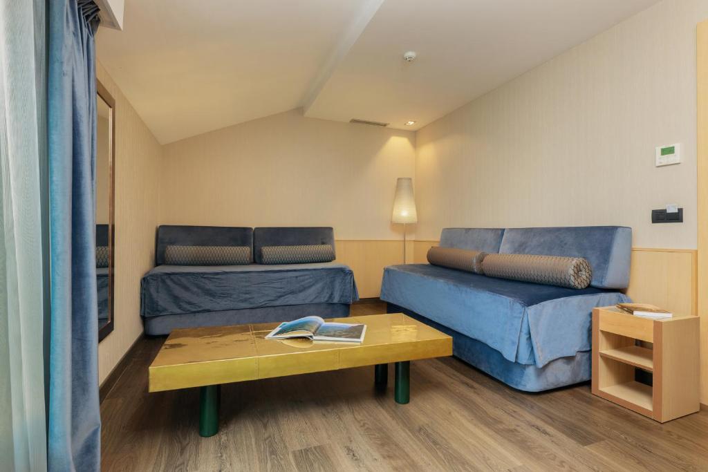 Posezení v ubytování Hotel Pedro I De Aragon 4 Estrellas SUPERIOR