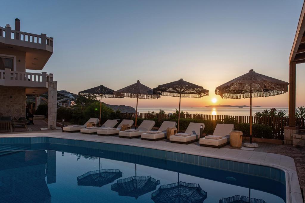 Bazén v ubytování Indigo Sunrise Villas nebo v jeho okolí