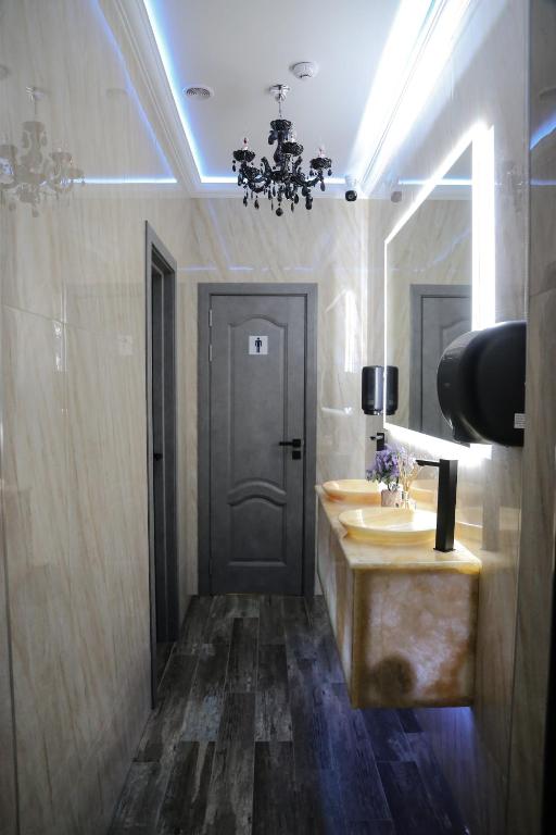 TV a/nebo společenská místnost v ubytování Nevan Luna Home