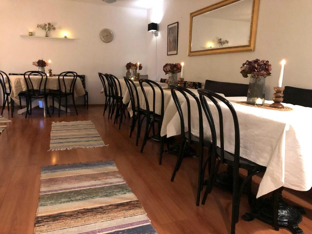 Restaurace v ubytování Målkullorna Hostel