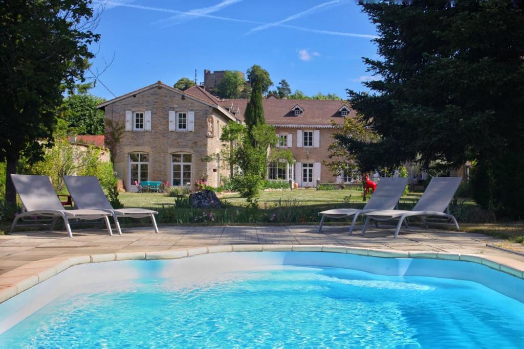 Bazén v ubytování Le Clos Ayanna nebo v jeho okolí