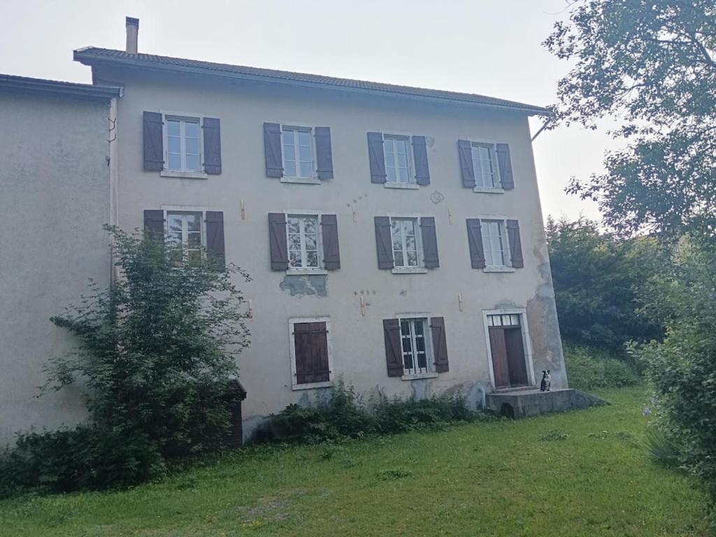 Κήπος έξω από το Gîte du Moul'Ain Jura 200m2 15 pers