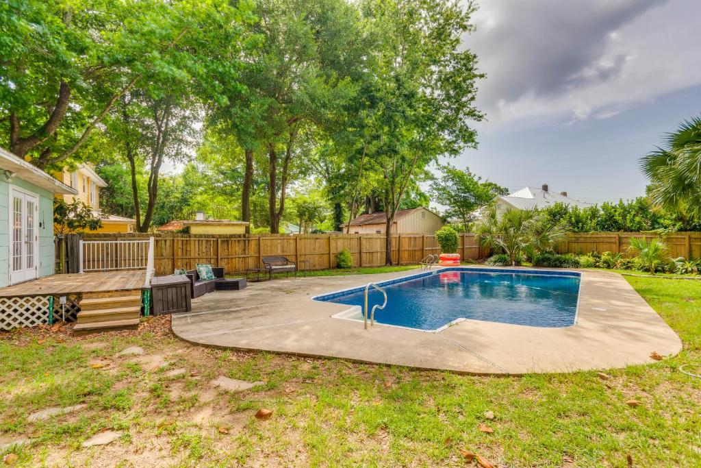 Kolam renang di atau dekat dengan 8 Mi to Pensacola Beach Home with Private Pool