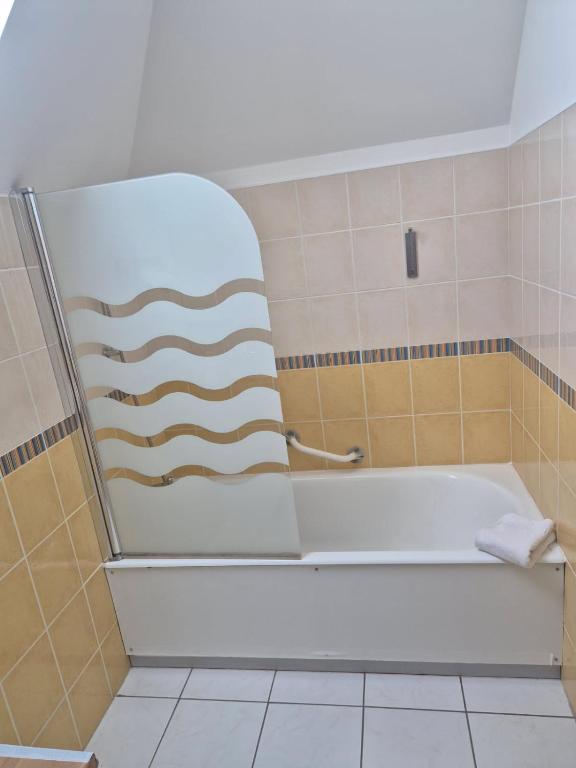 Logis hôtel l'instant Mont le Viaur - Familiekamer Met Eigen Badkamer