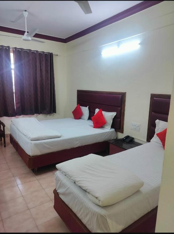 Voodi või voodid majutusasutuse Hotel Ranjit Residency toas