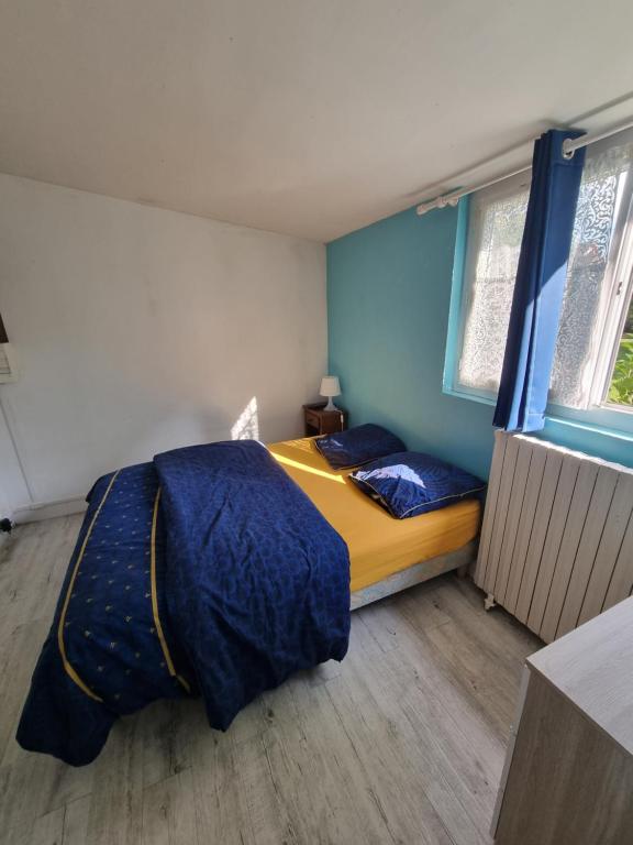 Postel nebo postele na pokoji v ubytování Logement à 100m de la mer