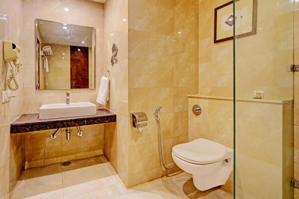 Koupelna v ubytování Hotel DSR TARK PLAZA NEAR IGI AIRPORT DELHI