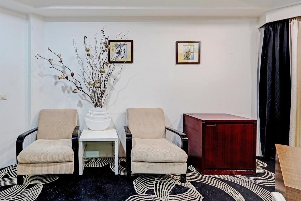 Posezení v ubytování Hotel DSR TARK PLAZA NEAR IGI AIRPORT DELHI