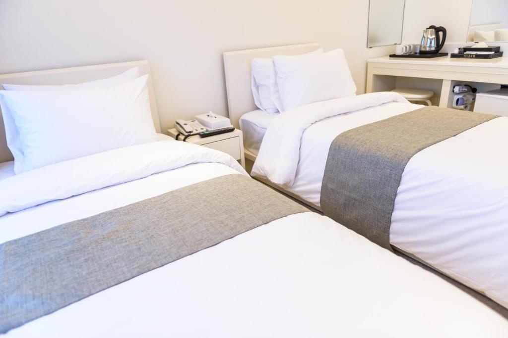 Postel nebo postele na pokoji v ubytování Rezion Hotel