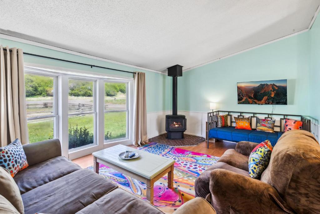 Posezení v ubytování Angler's Retreat