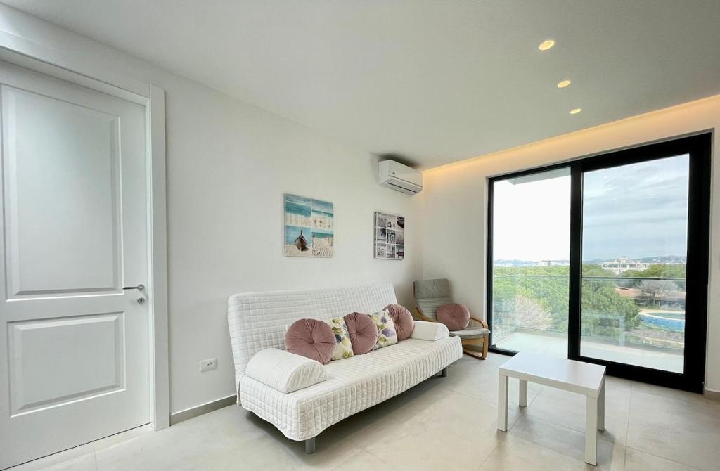 Lovely sea-view apartment
