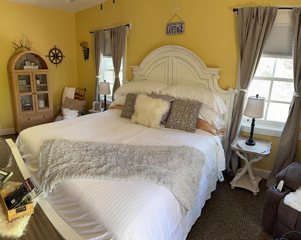 En eller flere senge i et værelse på Glen Ellen Inn