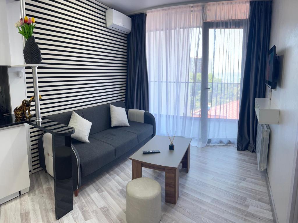 Fotografie z fotogalerie ubytování 2 минуты от моря 2х комнатная квартира с видом на море v destinaci Batumi