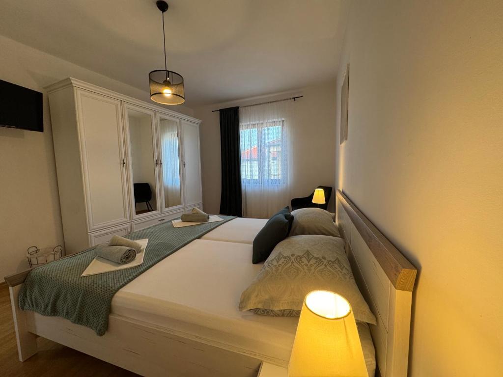 Postel nebo postele na pokoji v ubytování Apartmani Meri