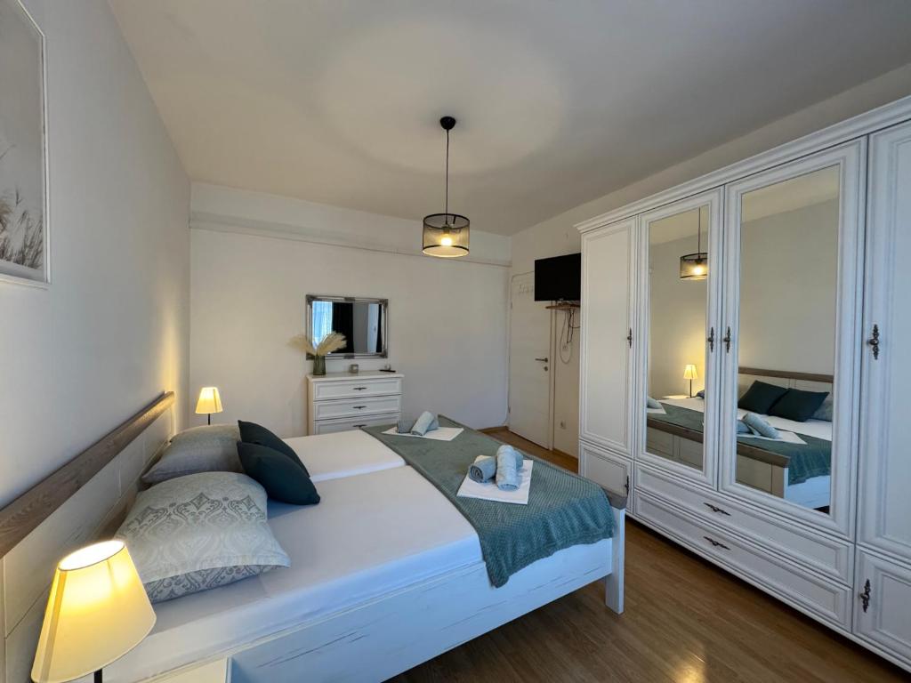 Postel nebo postele na pokoji v ubytování Apartmani Meri