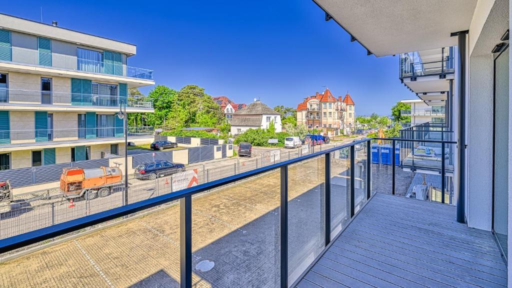Rezydencja Niechorze D205 Classik z Basenem, Sauną, Jacuzzi, przy samej PLAŻY - 5D Apartments - Apartamento De Un Dormitorio Con Balcón