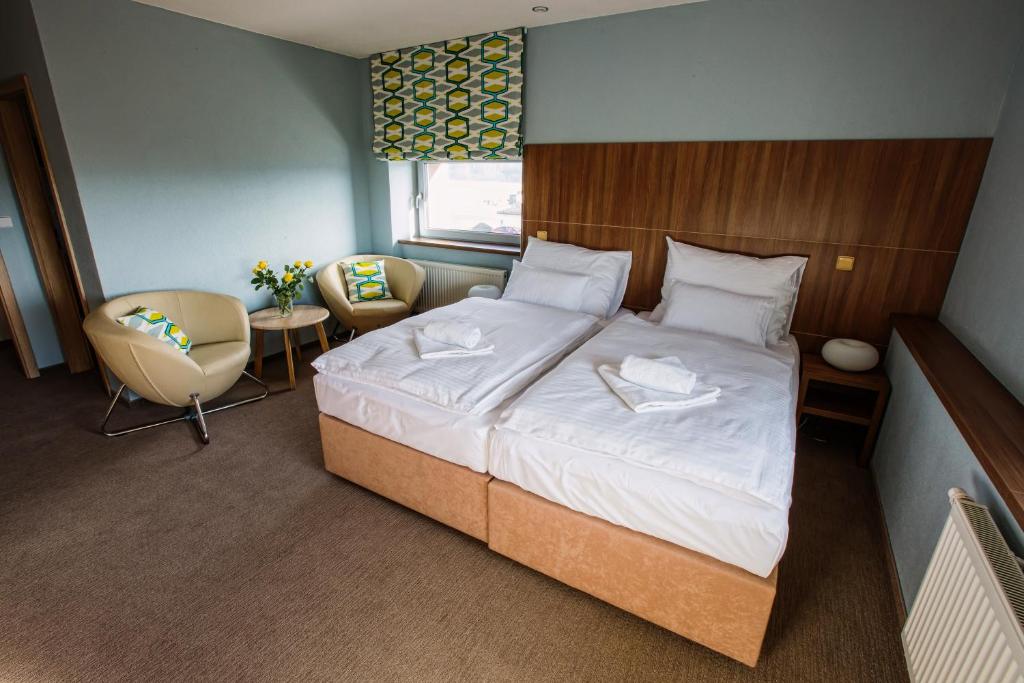 Postel nebo postele na pokoji v ubytování Hotel Na Šustně
