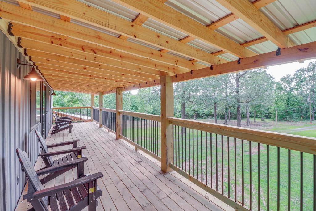 a porch with two chairs and a wooden roof at 2 Mi to Buffalo River Peaceful Family Retreat 