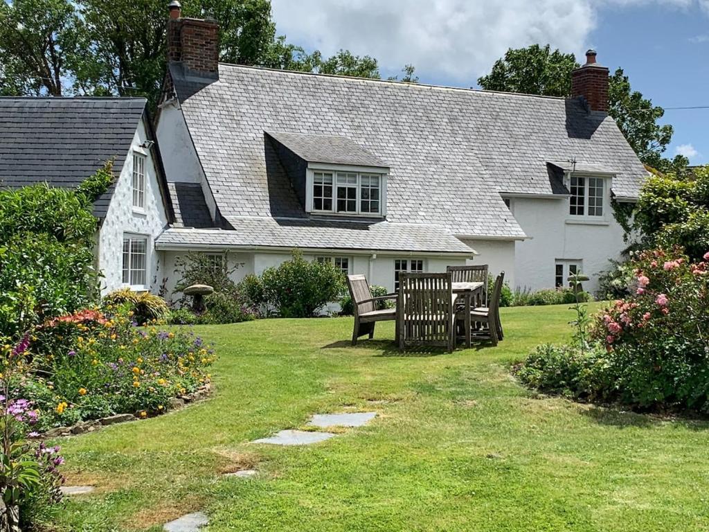 Charming Cottage nr Helford River large garden Saint Anthony (tarifs Charming Cottage nr Helford River large garden Saint Anthony (tarifs
