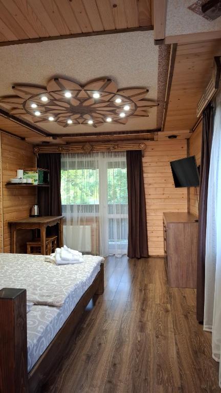 Postel nebo postele na pokoji v ubytování Voyage Tatariv
