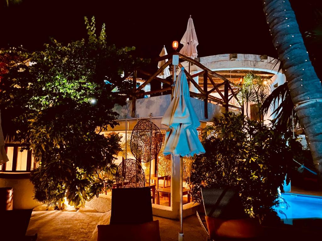 a blue umbrella sitting in front of a building at Hotel Para Ti - Adults Only in Holbox Island