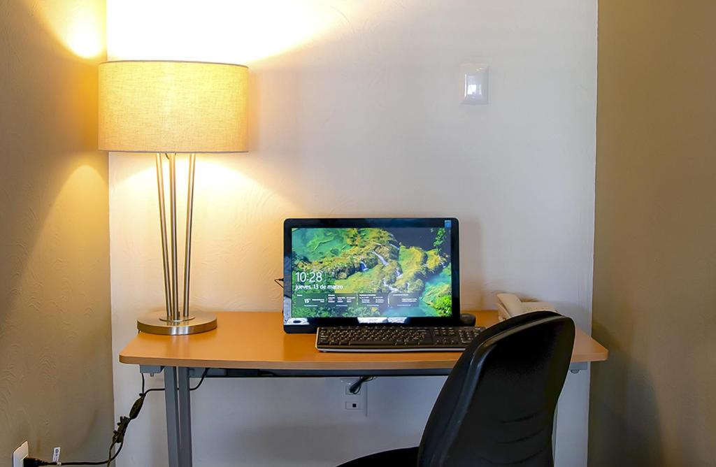 TV a/nebo společenská místnost v ubytování Hotel Turotel Morelia