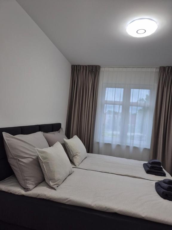 Łóżko lub łóżka w pokoju w obiekcie Brickstone Apartments Mabork