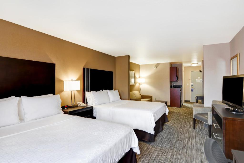 Holiday Inn Express Hotel & Suites Milwaukee-New Berlin by IHG photo