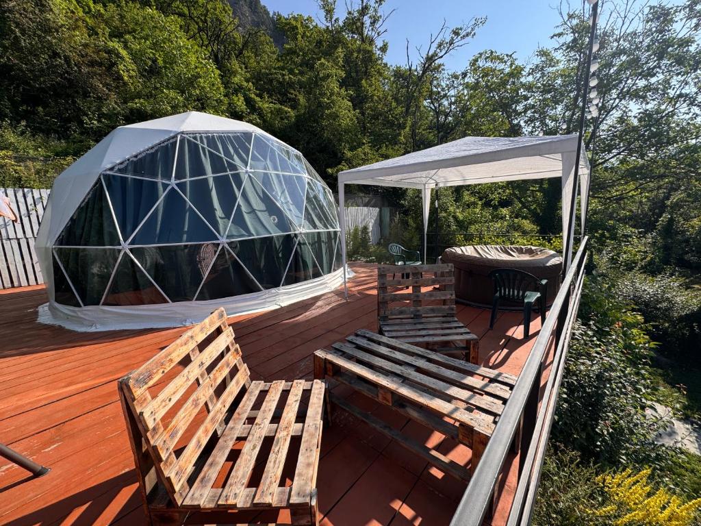 Zahrada ubytování Aura glamping borjomi