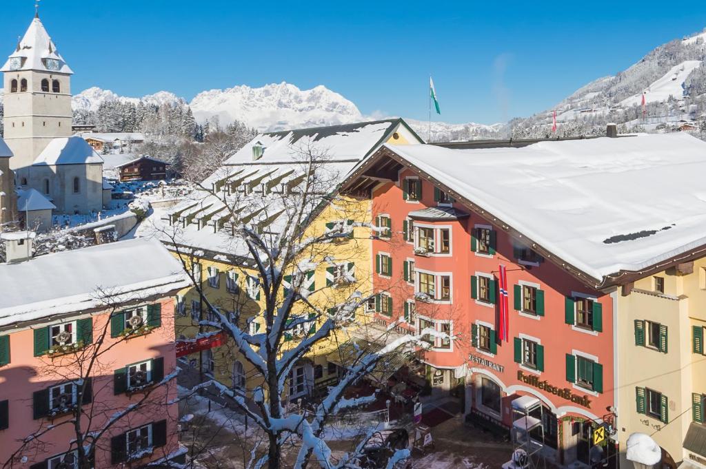 Nespecifikovaný výhled na hory nebo výhled na hory při pohledu z hotelu