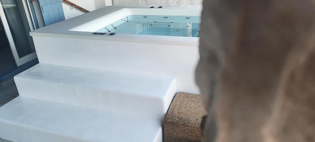 Fotografia z galérie ubytovania Island Magic - Seaview Villa with Jacuzzi Pool v destinácii Ambelas