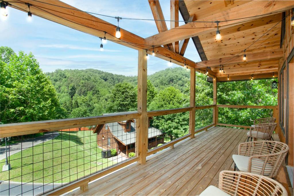 a screened porch with a view of the woods at Smoky Ridge Hideaway Views Hot Tub Game Room in Sevierville