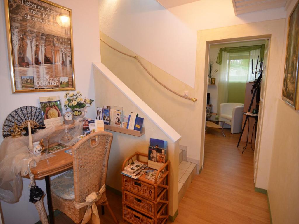 Posezení v ubytování Quaint Apartment in Zeil am Main with Terrace