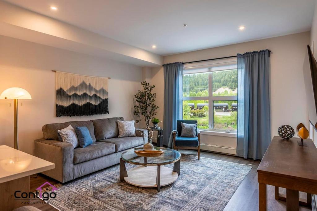 a living room with a couch and a table at Rivers Edge, Mtn Views, AC, BBQ, King Bed in Golden
