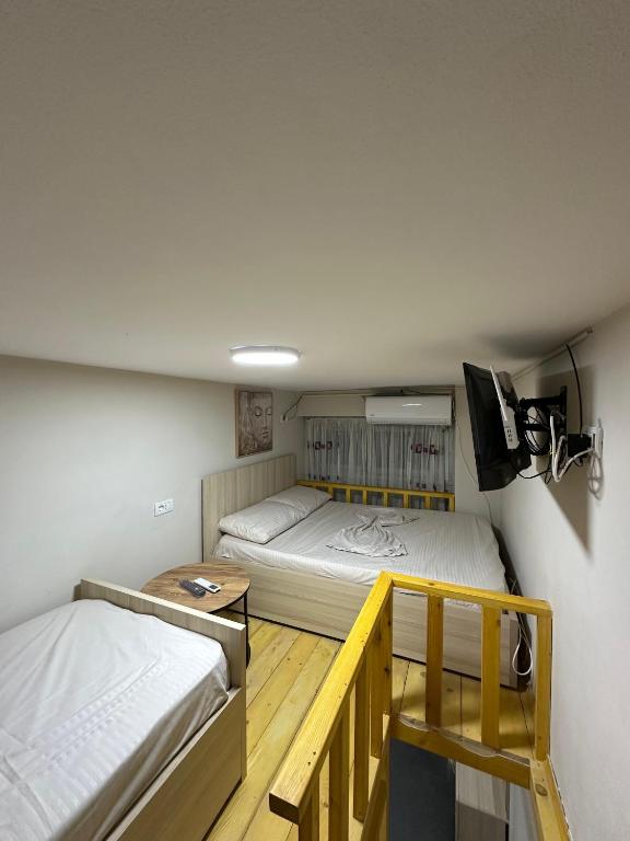 Mini-Studio Tirana