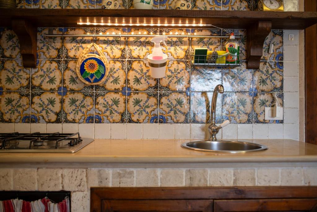 Kuchyň nebo kuchyňský kout v ubytování Agriturismo La Stornara