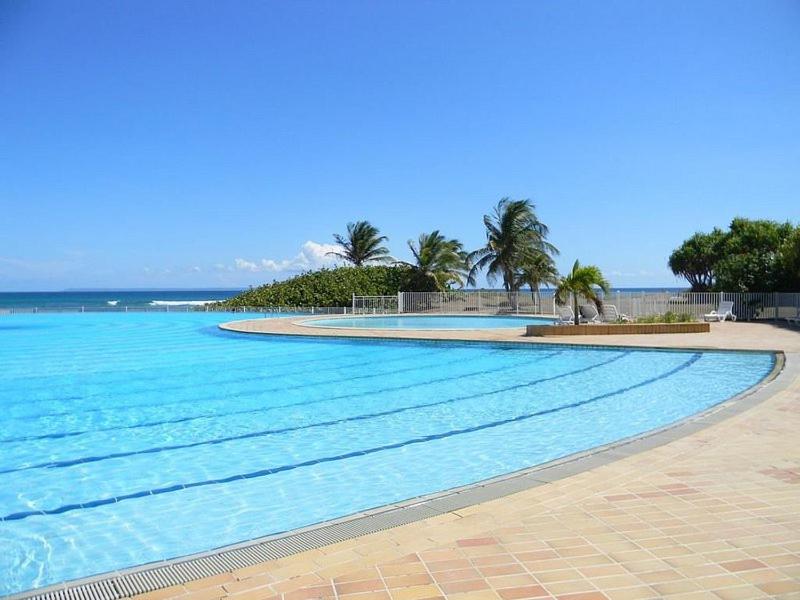 Swimmingpoolen hos eller tæt på Fleur de Tiaré