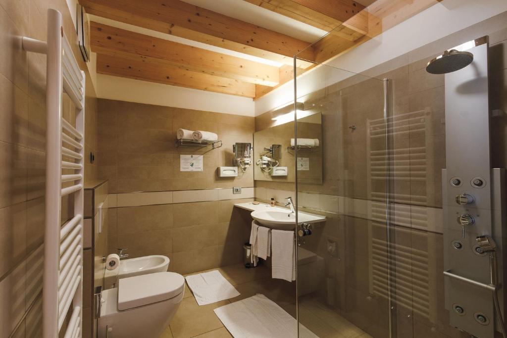 Koupelna v ubytování Sayonara Nature & Wellness Hotel