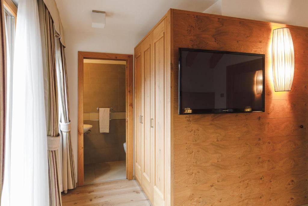 TV a/nebo společenská místnost v ubytování Sayonara Nature & Wellness Hotel