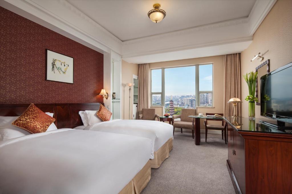 Postel nebo postele na pokoji v ubytování Overseas Chinese Hotel Wenzhou