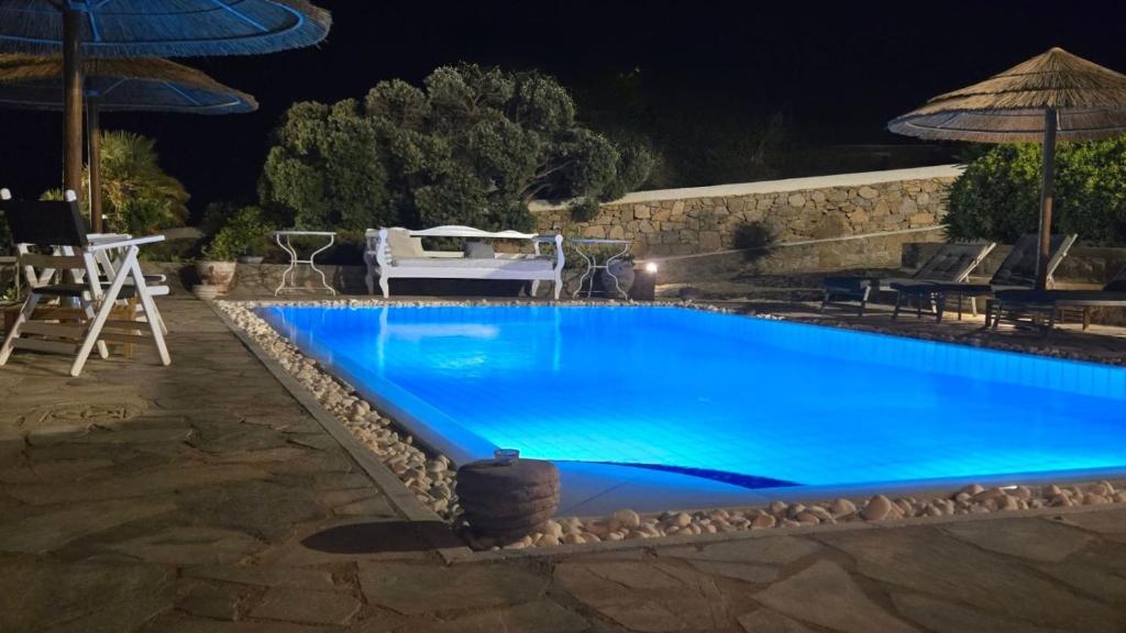Bazén v ubytování Manu Mykonos Next to the Beach Quality Brand Villa & Bungalows nebo v jeho okolí