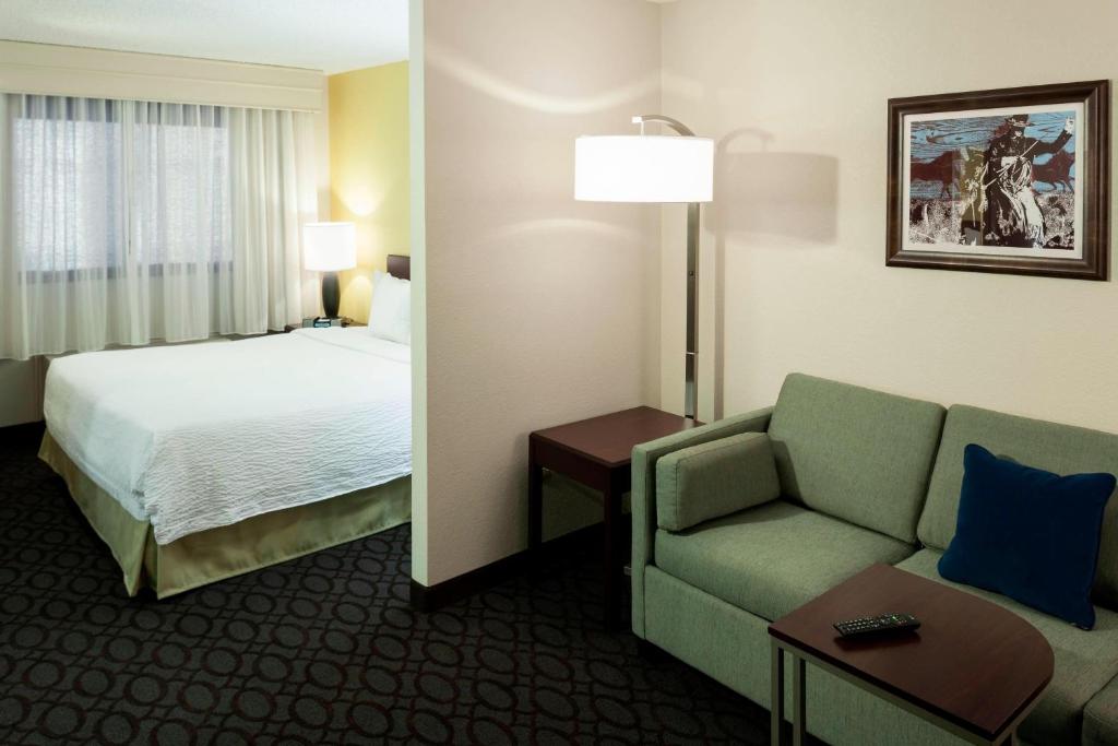 Voodi või voodid majutusasutuse SpringHill Suites by Marriott Dallas Downtown / West End toas