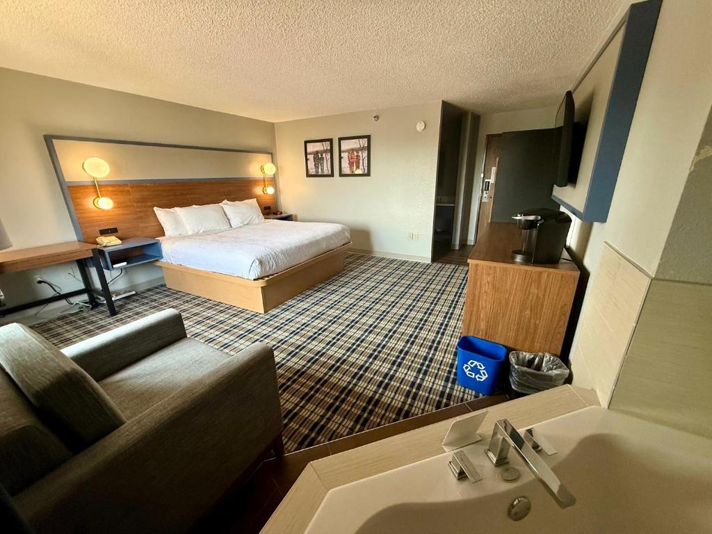 Postel nebo postele na pokoji v ubytování AmericInn by Wyndham Tofte Near Lake Superior