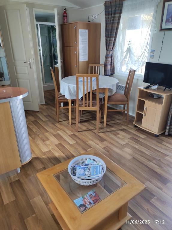 Posezení v ubytování CHEZ ISA - Mobil home 2 ch - vue direct sur mer